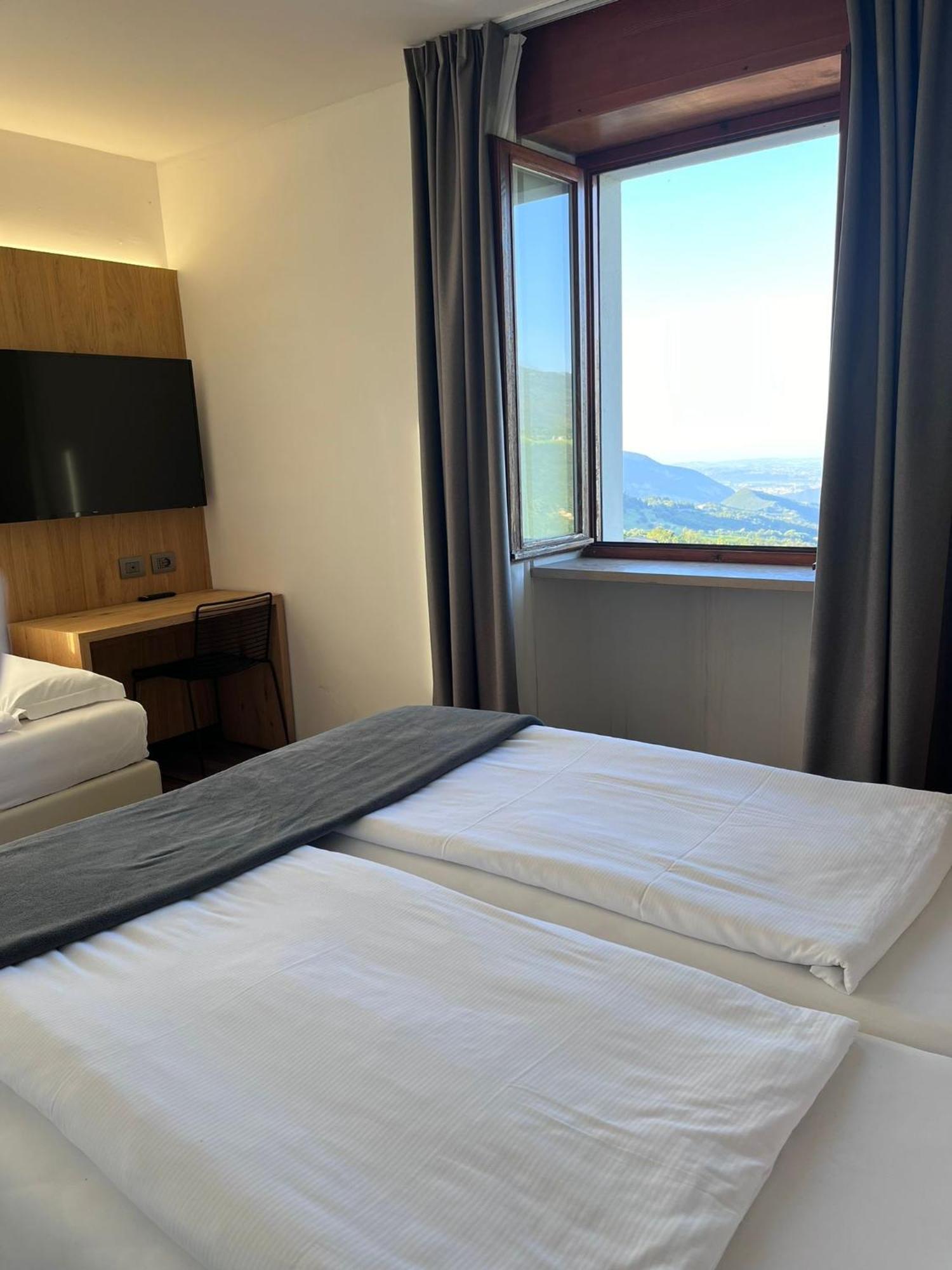 Hotel Belvedere Spiazzi Di Caprino Exterior photo