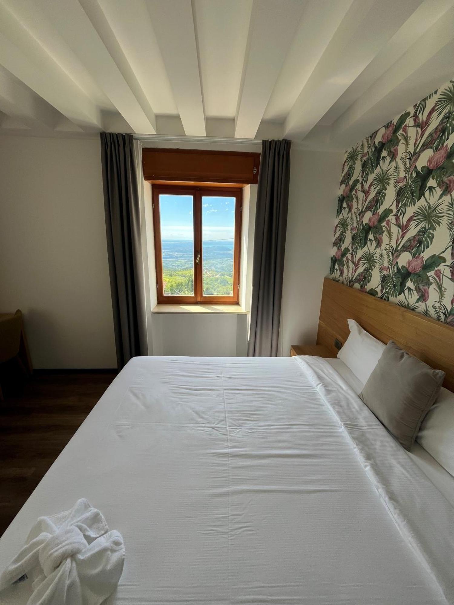 Hotel Belvedere Spiazzi Di Caprino Exterior photo